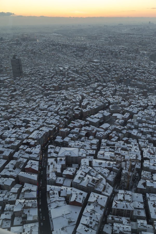 Can vertical farming be integrated into residential buildings?